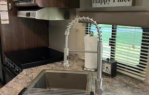 2018 Dutchmen - Coleman Light 2605RL Sleeps 5