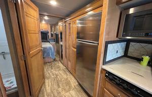 2016 Thor Motor Coach Palazzo 33.2