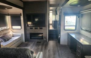 2020 Forest River 5th wheel with washer and dryer