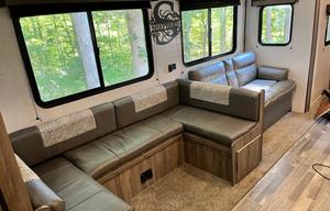 2022 Zinger ZR328SB RV rental photo 9