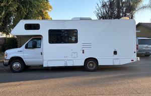 2016 Thor majestic 23a RV rental photo 4