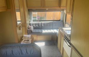 Retro 1989 Winnebago | Modern Upgrades, Sleeps 6