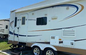 2007 Denali 28RLBS-M5 RV rental photo 1