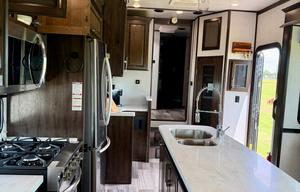 Deluxe 5th Wheel Luxury. Comfort.  Freedom.