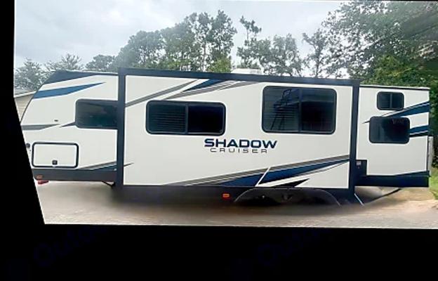2022 Thor Shadow Cruiser- 2 Bedroom - Sleeps 10