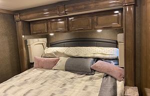 2020 Thor Motor Coach Miramar - 37.1 foot