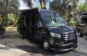 American Patriot Mercedes Luxury Camper Van Seats5