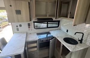 36 ft 2024 Toy Hauler