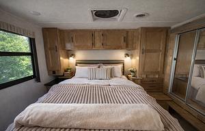 Clean Family RV Sleeps 5 Fully Equipped