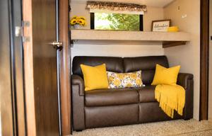 2 Bedroom/2 Bath w tub Luxury Fifth WheelGWTX 2797