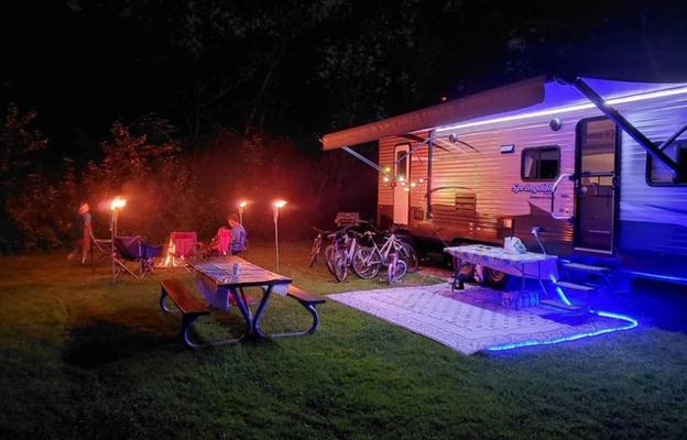 Full furnished 32’ Springdale , pet Friendly