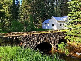 Yellowstone bridge across Savenac Creek.