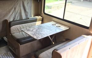 32ft class C with Bunk beds and LEVELING JACKS!!