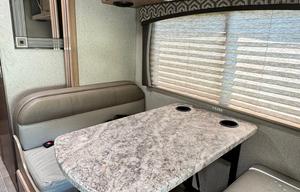 2020 beautiful motorhome 25 ft class C