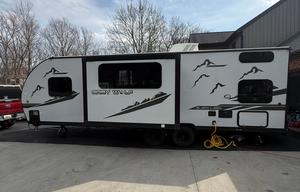 2022 grey Wolf Black Label. Bunks. 5.3 lb.