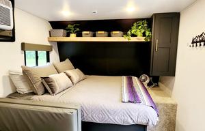 "Lightweight" 5-6 member Family Bunkhouse *SOLAR*!