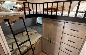 Modern Fifth Wheel – Your Home on the Road