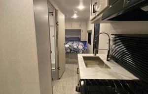 Cozy couples camper 2022 EAST TO WEST Silver Lake