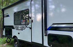 Spacious 7-Sleeper Dream on Wheels