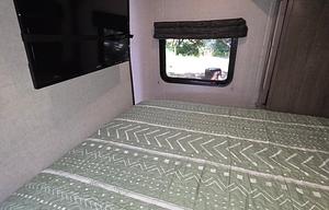 Surveyor 247BH Dog Friendly + Bunkhouse + Island