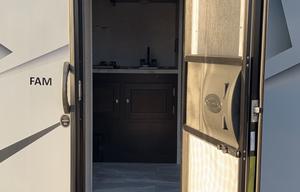 2022 Free Solo OG RV rental photo 9