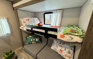 2024 Luxurious, Loaded & Spacious 2 Bdrm Pets Free
