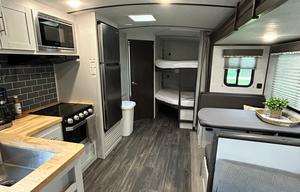 The Hitch Hiker, 32 ft. bunkhouse, 30 amp sleeps 8