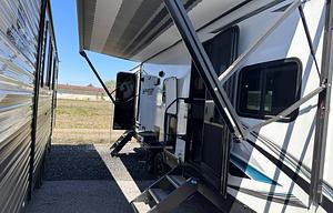 Meet Your Adventure RV –Surveyor Legend 276BHLE
