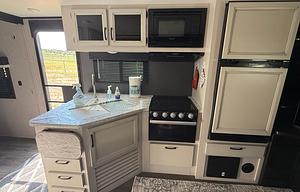 2021 Jayco Jay Feather 27BHB "Hale's Hideaway"