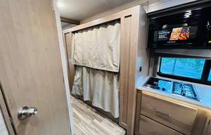 2022 Thor Four Winds 31E (with Bunkhouse)