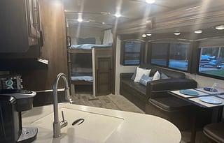 2019 Cougar Half-Ton Series 29BHS RV rental photo 3