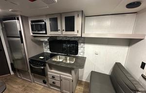 Sleeps 9 - 2022 Heartland Trail Runner Trailer