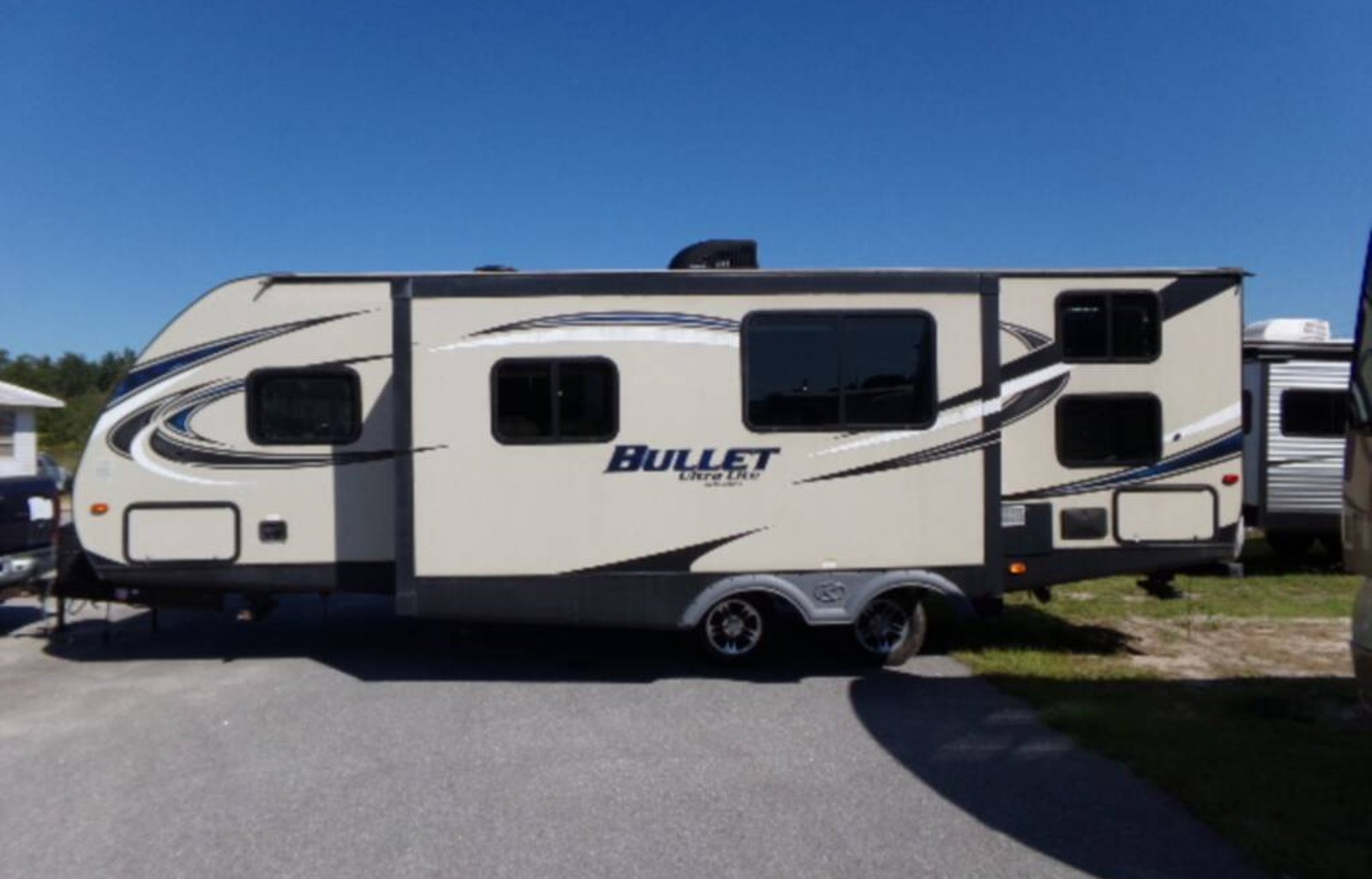 2017 Keystone Bullet  – Spacious & Family-Friendly