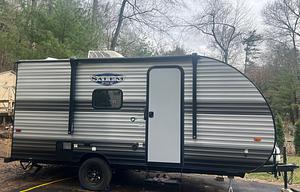 Lightweight trailer perfect for family getaway!