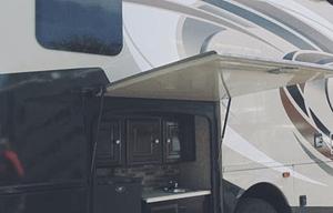 2017 Thor Motor Coach Miramar 34.4