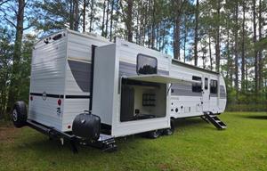 Family friendly with spacious private bunkroom!