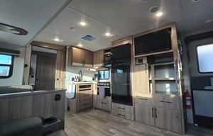 Voyager - Luxury 34ft trailer with 2 rooms & solar