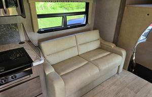 Easy to Drive Spacious RV - Only 3000 Miles on it!