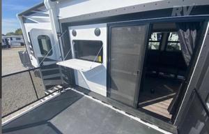 Luxury Toy Hauler Adventure Awaits!
