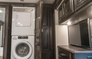 Luxury Home - King Bed, Washer/Dryer (PW17)