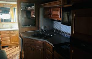 2005 Safari Trek RV rental photo 25