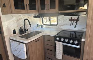 NEW 2024 Alliance RV Delta 251BH