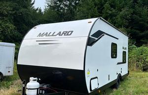 Cozy 20ft Sunny California Travel Trailer