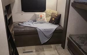 2021 Dutchmen RV Coleman Lantern Series 334BH RV rental photo 10