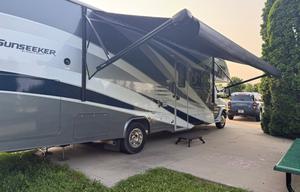Spacious and Comfortable Class C Motorhome!