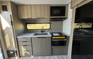 2025 Kodiak Ultra-Lite 241BHSL RV rental photo 8