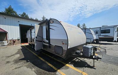2016 Forest River RV Cherokee Grey Wolf 26DBH RV rental photo 3