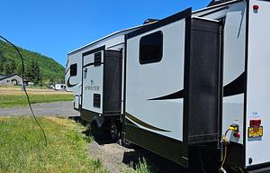 2021 Keystone RV Sprinter 32BH RV rental photo 4