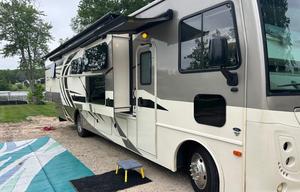 2021 Admiral 35R RV rental photo 3