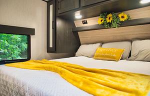 Generator / Sleeps 6  Plus / Deck (GWTX 1640)